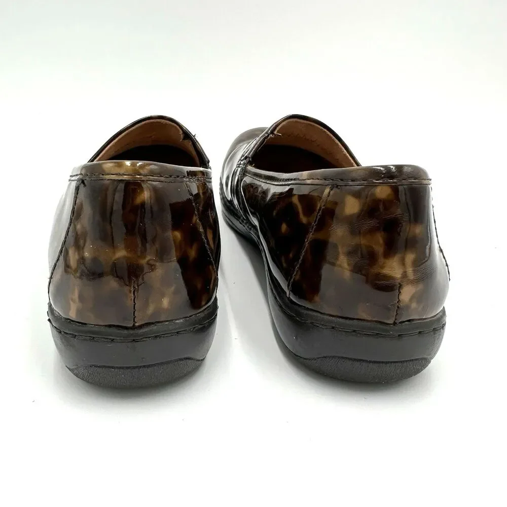 BOC Born Concept Clogs Womens 8 Slip On Shoes Brown Cheetah Patent Faux Leather - Picture 16 of 16